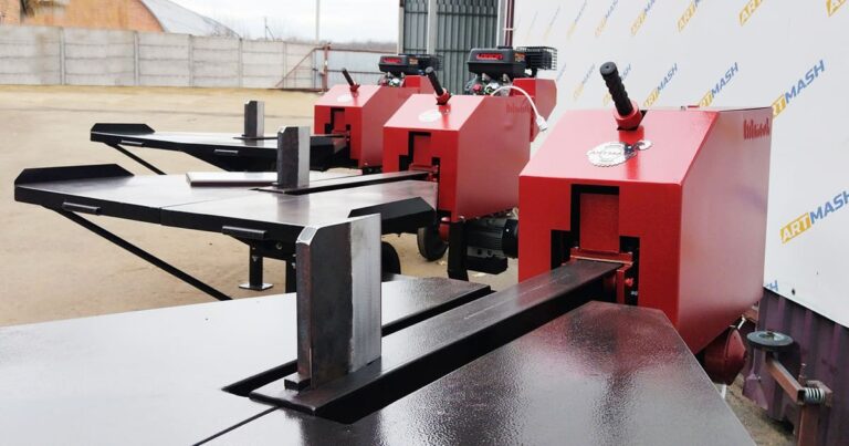 Industrieller Holzspalter DKPR-380 von Artmash mit 380V Elektromotor, 12 Tonnen Spaltkraft und hoher Effizienz. Ideal für Forstwirtschaft und professionelle Holzverarbeitung.