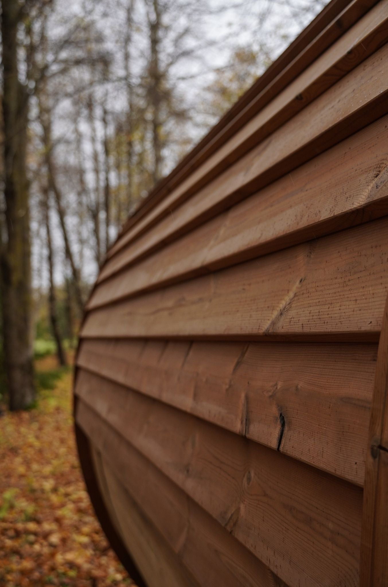 Komplett ausgestattete Premium-Gartensauna 2,6 m – aus Thermoholz, mit Holzofen – sofort einsatzbereit.