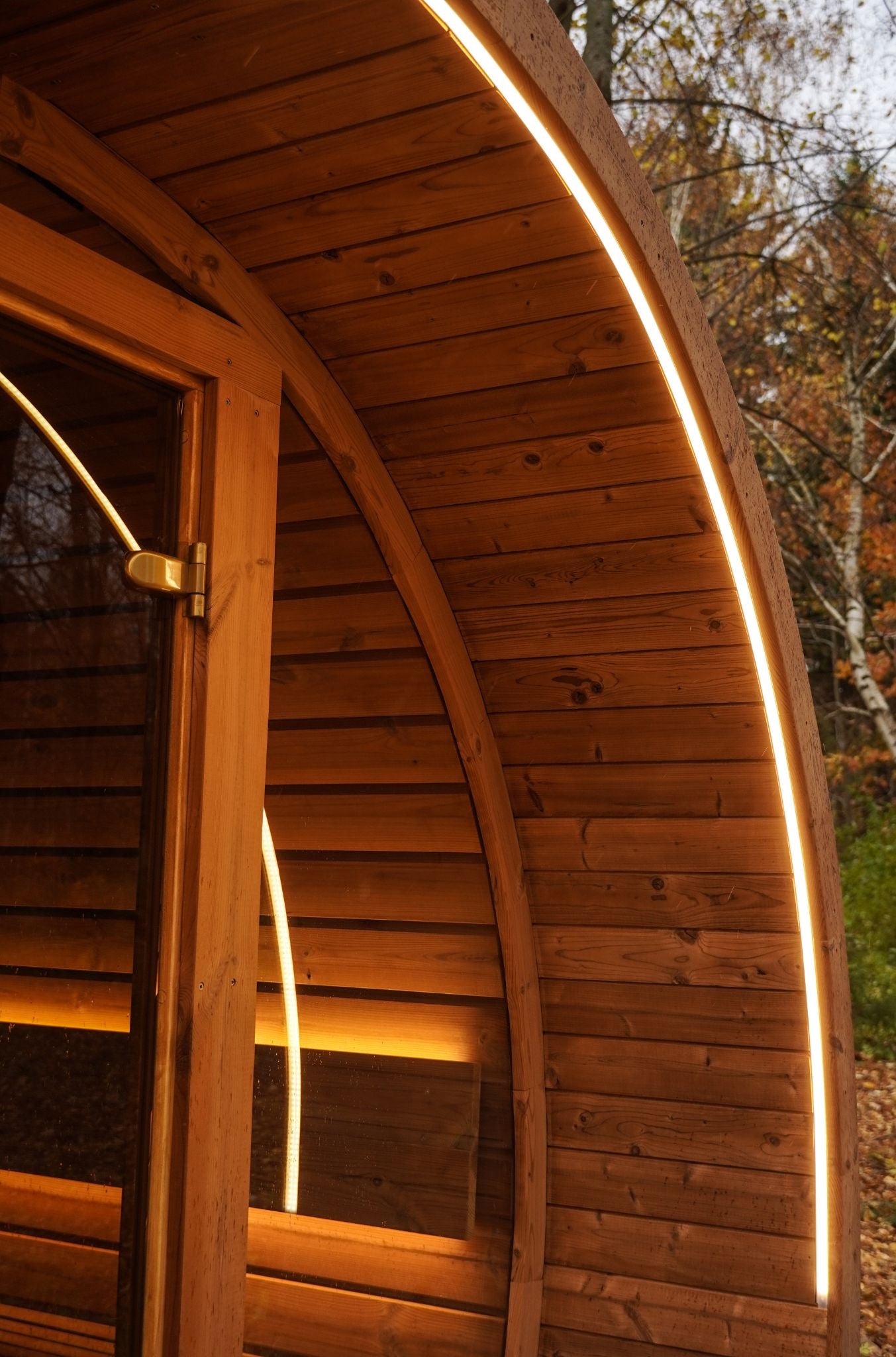 Komplett ausgestattete Premium-Gartensauna 2,6 m – aus Thermoholz, mit Holzofen – sofort einsatzbereit.