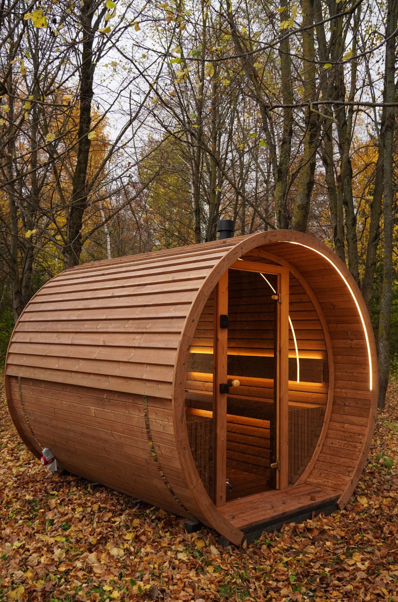 Komplett ausgestattete Premium-Gartensauna 2,6 m – aus Thermoholz, mit Holzofen – sofort einsatzbereit.