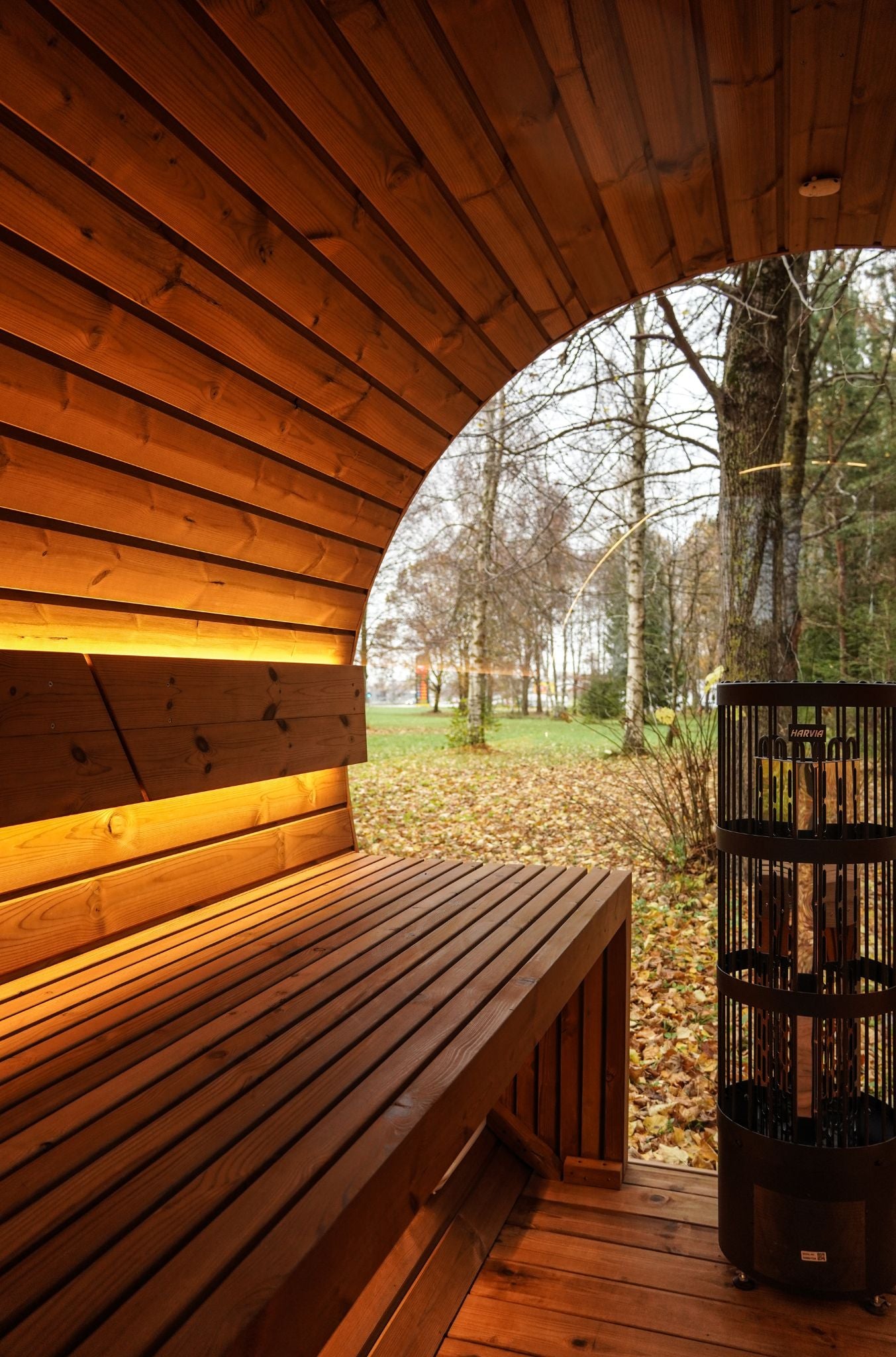 Komplett ausgestattete Premium-Gartensauna 2,6 m – aus Thermoholz, mit Holzofen – sofort einsatzbereit.
