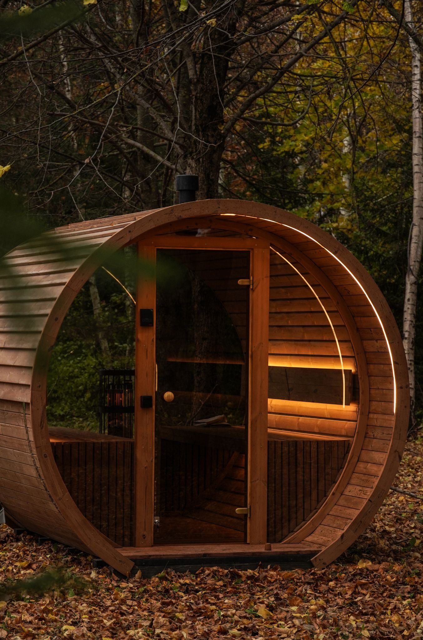 Komplett ausgestattete Premium-Gartensauna 2,6 m – aus Thermoholz, mit Holzofen – sofort einsatzbereit.