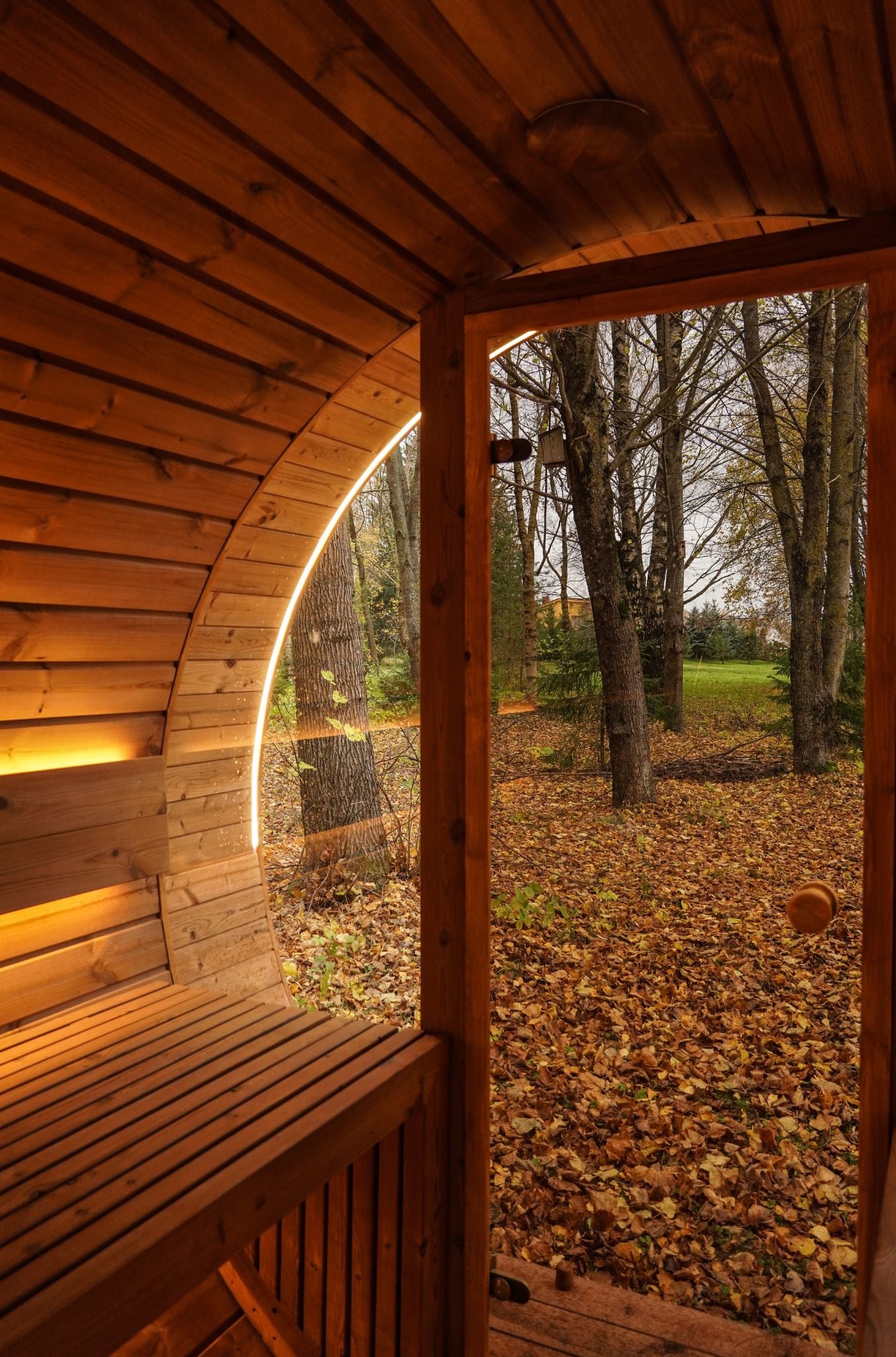 Komplett ausgestattete Premium-Gartensauna 2,6 m – aus Thermoholz, mit Holzofen – sofort einsatzbereit.