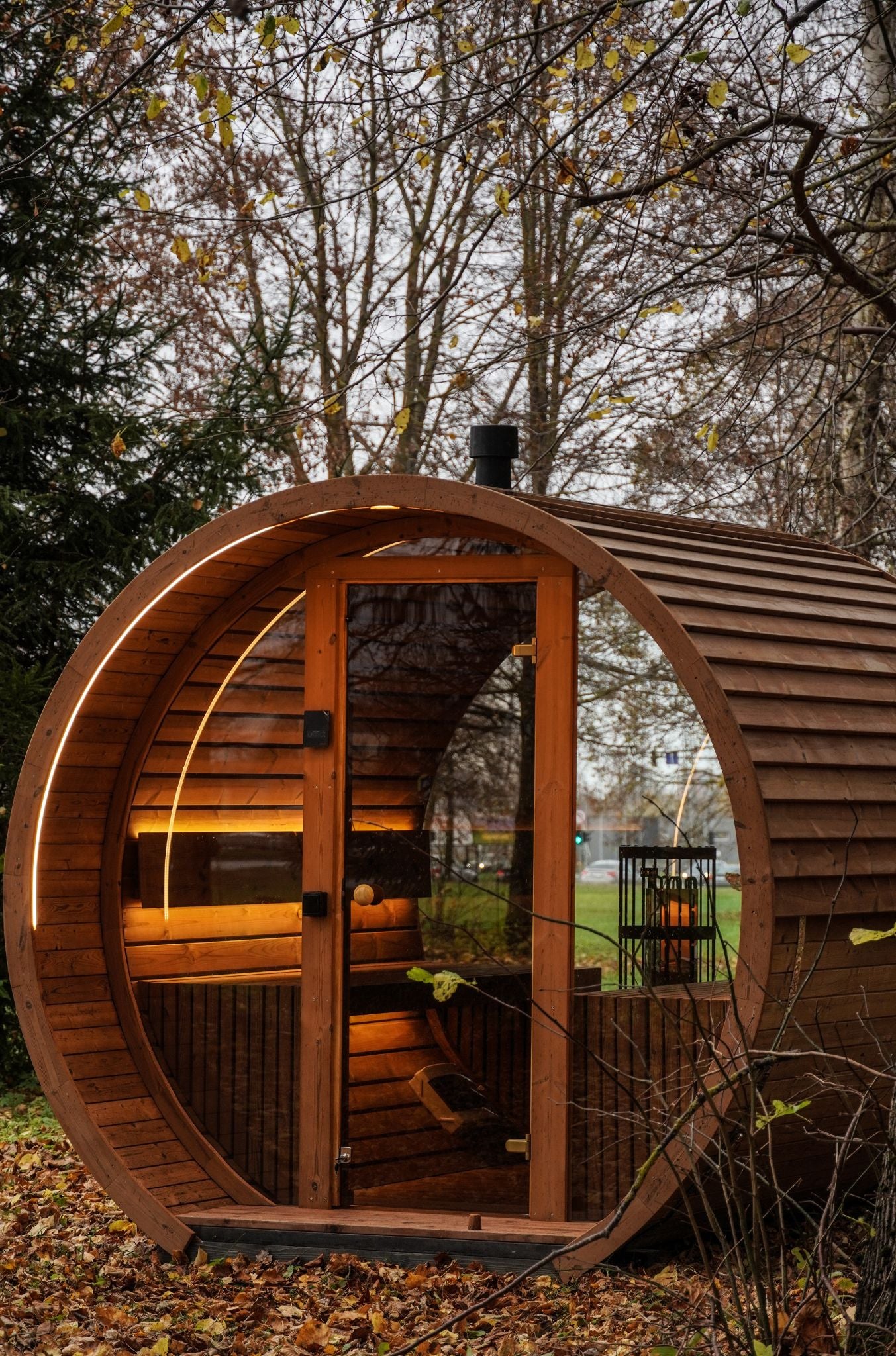 Komplett ausgestattete Premium-Gartensauna 2,6 m – aus Thermoholz, mit Holzofen – sofort einsatzbereit.