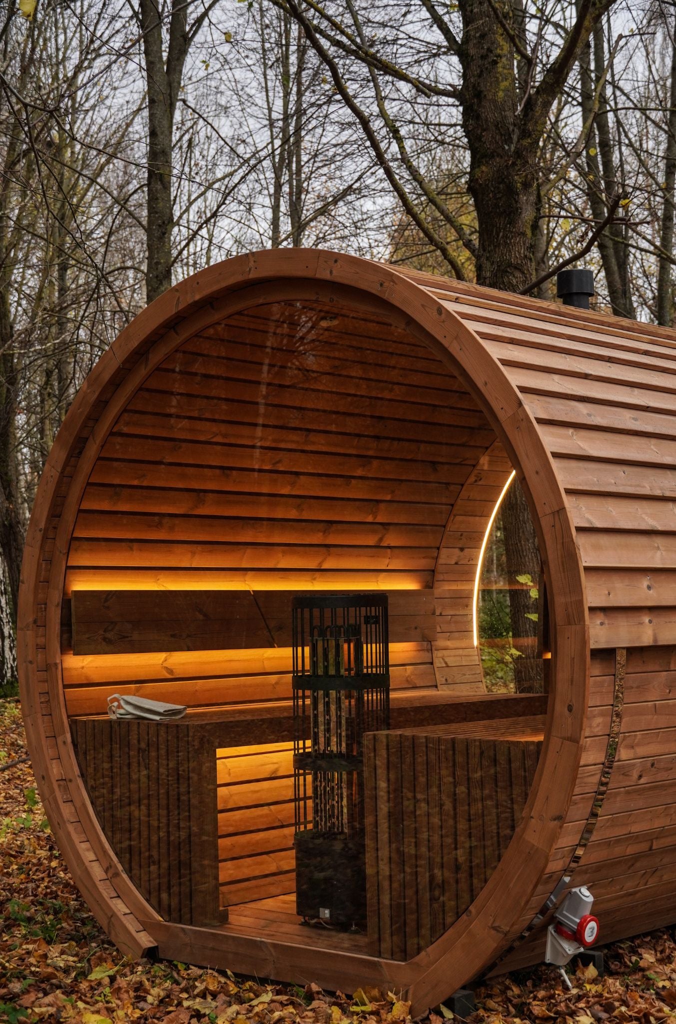 Komplett ausgestattete Premium-Gartensauna 2,6 m – aus Thermoholz, mit Holzofen – sofort einsatzbereit.