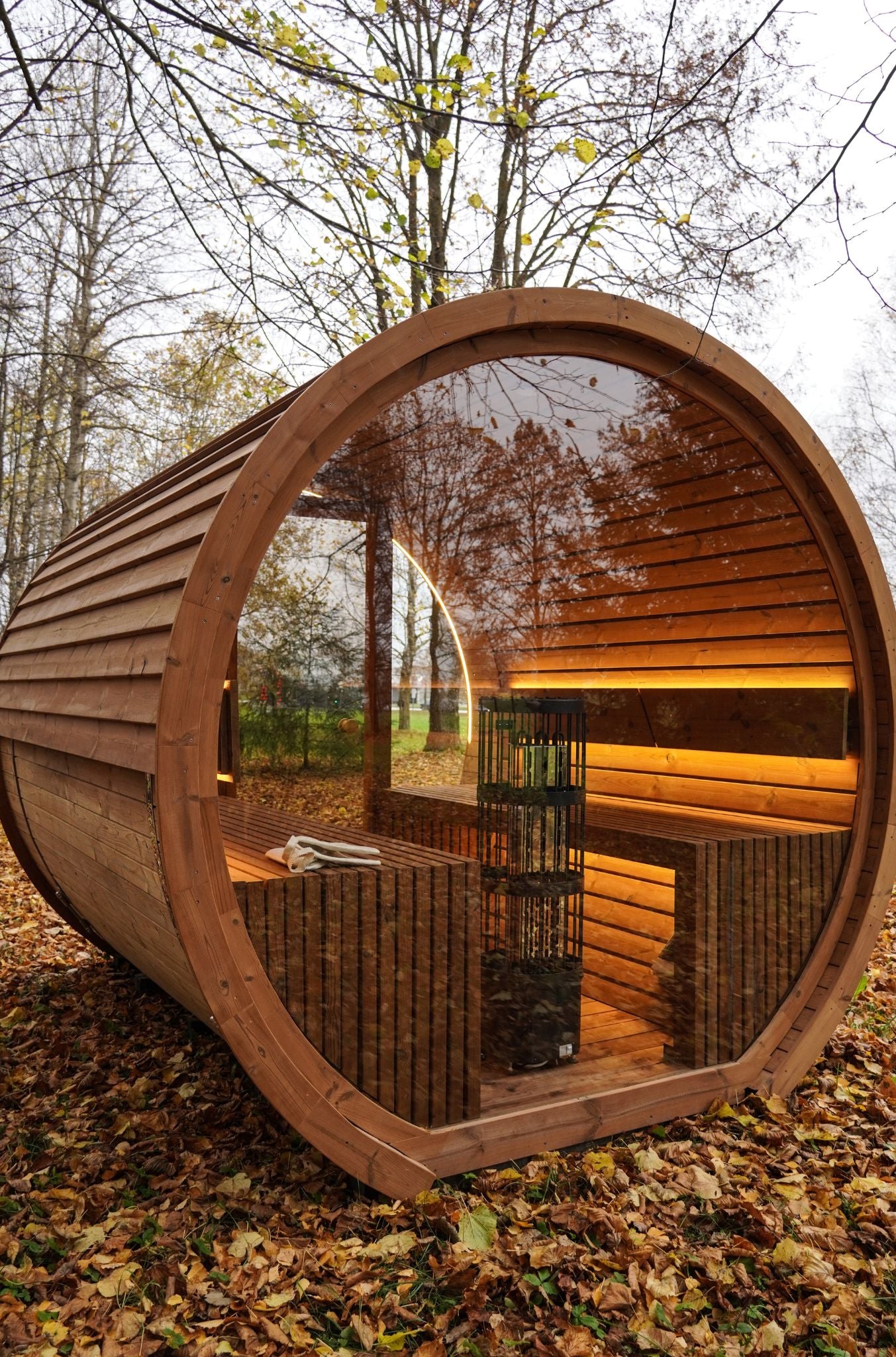 Komplett ausgestattete Premium-Gartensauna 2,6 m – aus Thermoholz, mit Holzofen – sofort einsatzbereit.