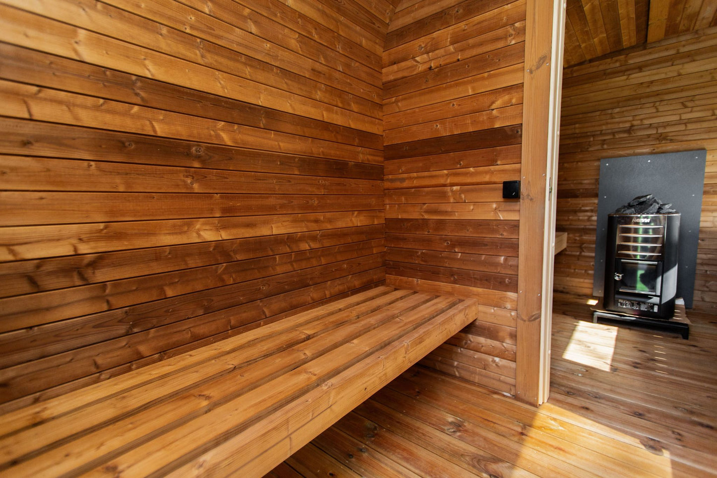 Komplett ausgestattete Premium-CUBE-Gartensauna 4 m mit Vorraum – aus Fichtenholz, mit Holzofen – sofort einsatzbereit