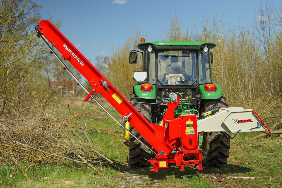 Zweigehäcksler AM-120PTO-K PRO - Leistungsstarker Häcksler für Äste bis 120 mm Durchmesser