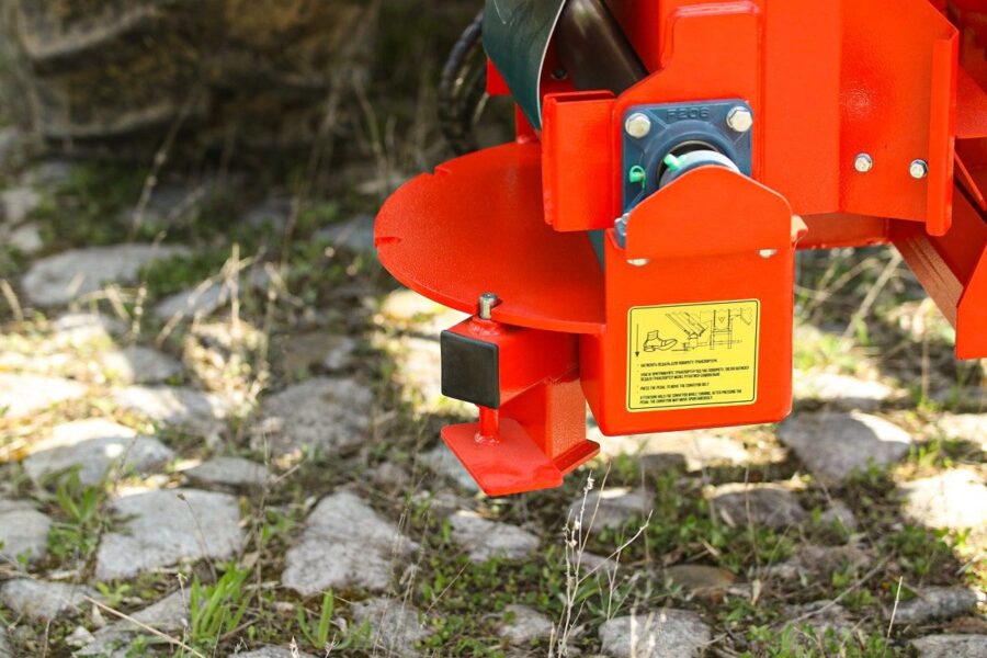 Zweigehäcksler AM-120PTO-K PRO - Leistungsstarker Häcksler für Äste bis 120 mm Durchmesser