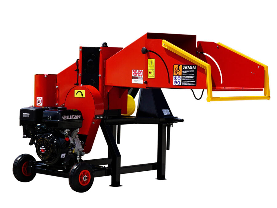Häcksler REMET RS120 mit 15 PS Benzinmotor und PTO-Antrieb, max. 100 mm Astdurchmesser, 6 Schneidmesser, Fahrgestell mit zwei Rädern, optional mit Absacksystem oder Förderband.