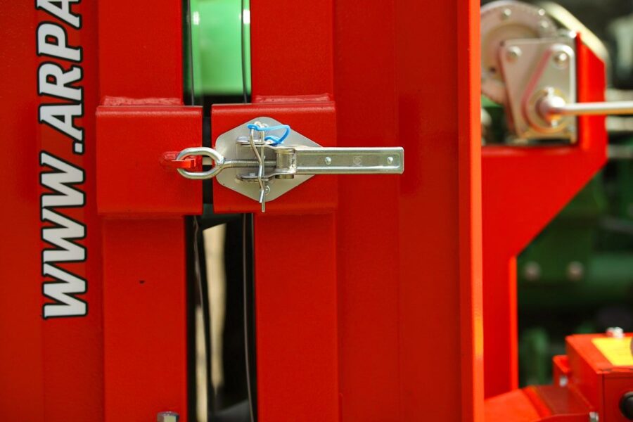 Zweigehäcksler AM-120PTO-K PRO - Leistungsstarker Häcksler für Äste bis 120 mm Durchmesser