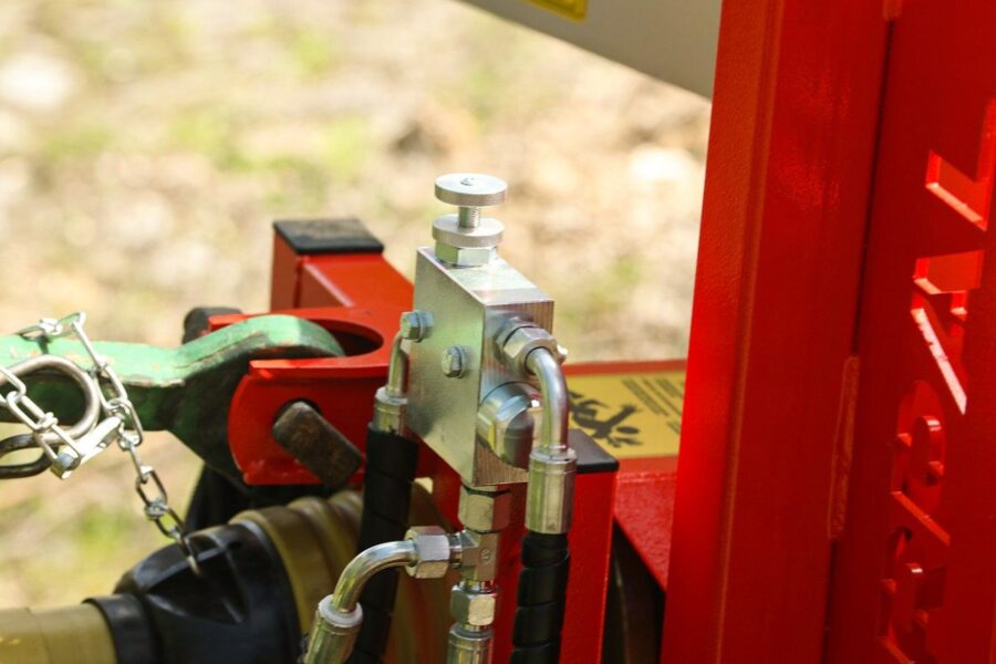 Zweigehäcksler AM-120PTO-K PRO - Leistungsstarker Häcksler für Äste bis 120 mm Durchmesser