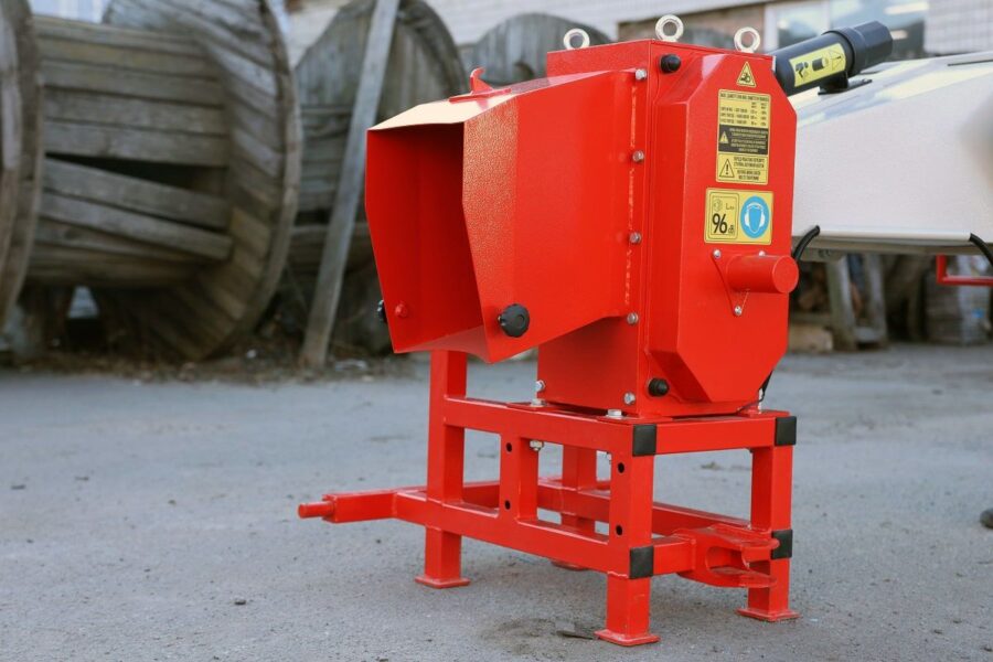 AM-120PTO ARPAL Traktor-Häcksler mit PTO-Antrieb, max. Aststärke 120 mm, 6 gehärtete Messer, Produktionskapazität 6 m³/h, Sackverpackung möglich, ideal für Brennstoff und Mulch
