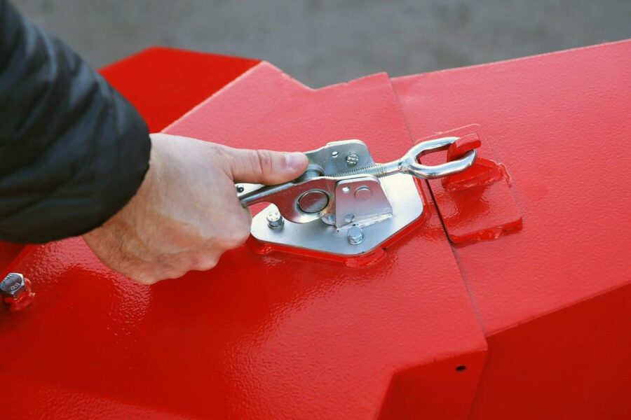 AM-120PTO ARPAL Traktor-Häcksler mit PTO-Antrieb, max. Aststärke 120 mm, 6 gehärtete Messer, Produktionskapazität 6 m³/h, Sackverpackung möglich, ideal für Brennstoff und Mulch