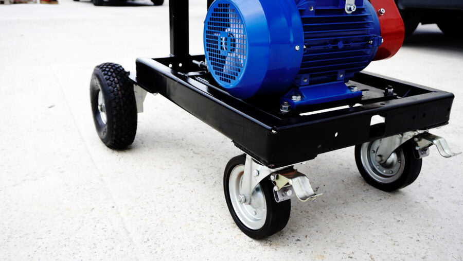Häcksler REMET RPE-120 mit 11 kW Elektromotor, max. 100 mm Astdurchmesser, 6 oder 8 HARDOX 500 Messer, stabile geschweißte Konstruktion, Produktivität bis 10 m³/h, optional mit Förderband erhältlich.