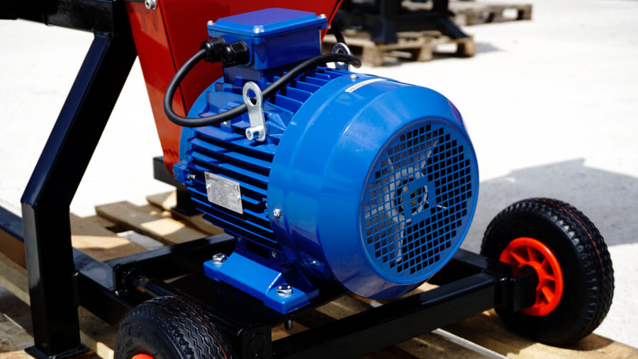 äcksler REMET RE-120 mit 7,5 kW Elektromotor und PTO-Antrieb, max. 100 mm Astdurchmesser, 6 oder 8 HARDOX 500 Messer, verstärkte Schneidmechanik, Produktivität bis 10 m³/h.