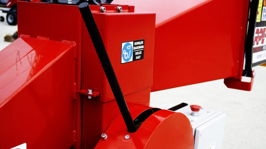 Häcksler REMET RPE-120 mit 11 kW Elektromotor, max. 100 mm Astdurchmesser, 6 oder 8 HARDOX 500 Messer, stabile geschweißte Konstruktion, Produktivität bis 10 m³/h, optional mit Förderband erhältlich.