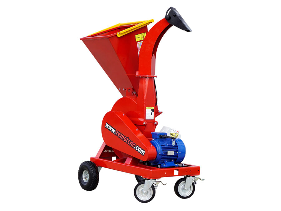 Häcksler REMET RTE-630 mit 7,5 kW Elektromotor, max. 120 mm Astdurchmesser, HARDOX 500 Stahlmesser, 360° drehbarer Auswurfschacht, Produktivität bis 6 m³/h.