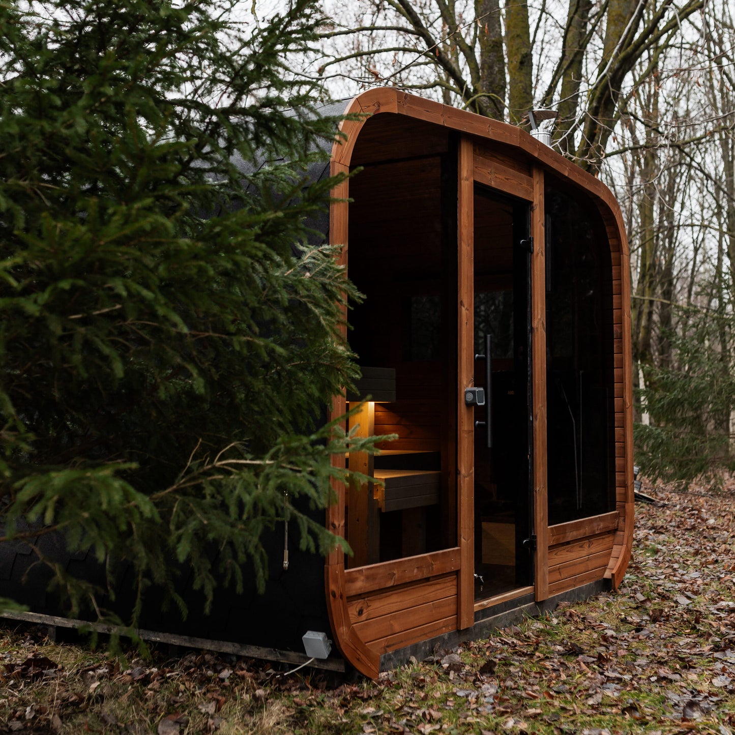 Komplett ausgestattete Panorama-LUX-MINI-Sauna 245×300 – aus Fichtenholz, mit Holzofen – sofort einsatzbereit