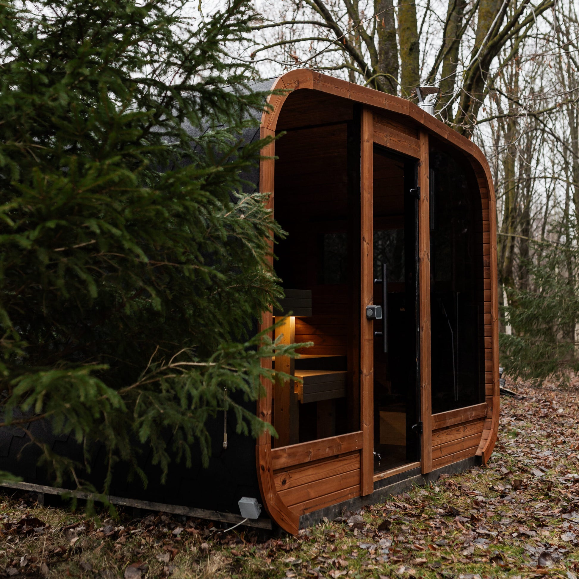 Komplett ausgestattete Panorama-LUX-MINI-Sauna 245×300 – aus Fichtenholz, mit Holzofen – sofort einsatzbereit