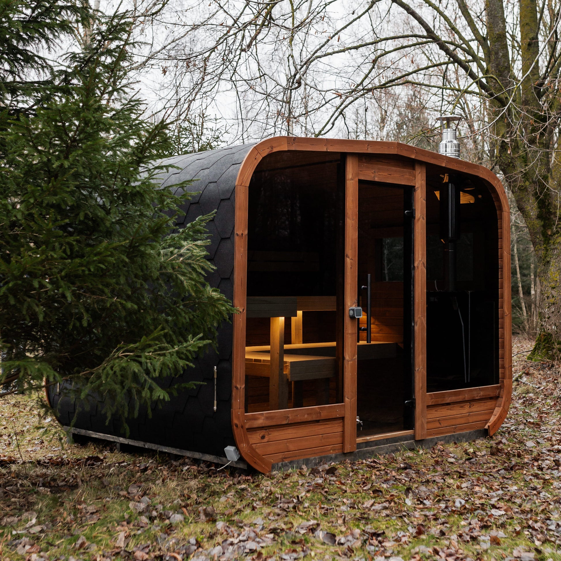 Komplett ausgestattete Panorama-LUX-MINI-Sauna 245×300 – aus Fichtenholz, mit Holzofen – sofort einsatzbereit