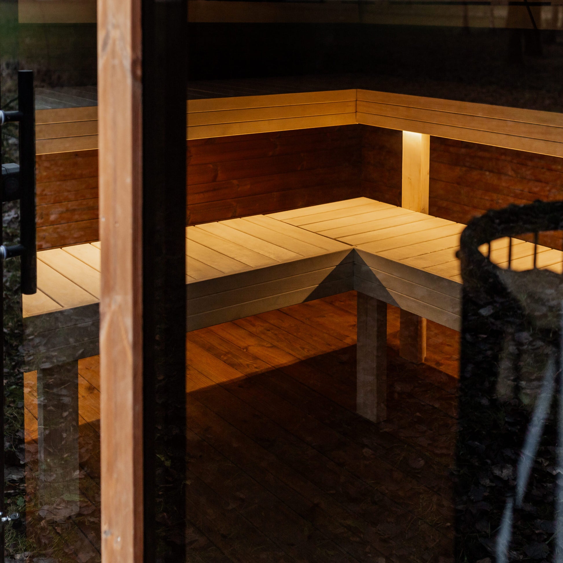 Komplett ausgestattete Panorama-LUX-MINI-Sauna 245×300 – aus Fichtenholz, mit Holzofen – sofort einsatzbereit