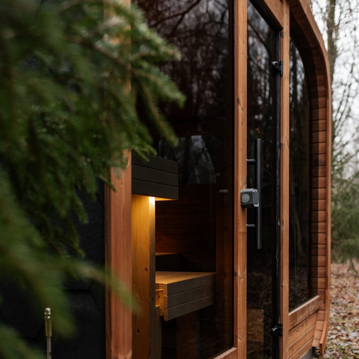 Komplett ausgestattete Panorama-LUX-MINI-Sauna 245×300 – aus Fichtenholz, mit Holzofen – sofort einsatzbereit