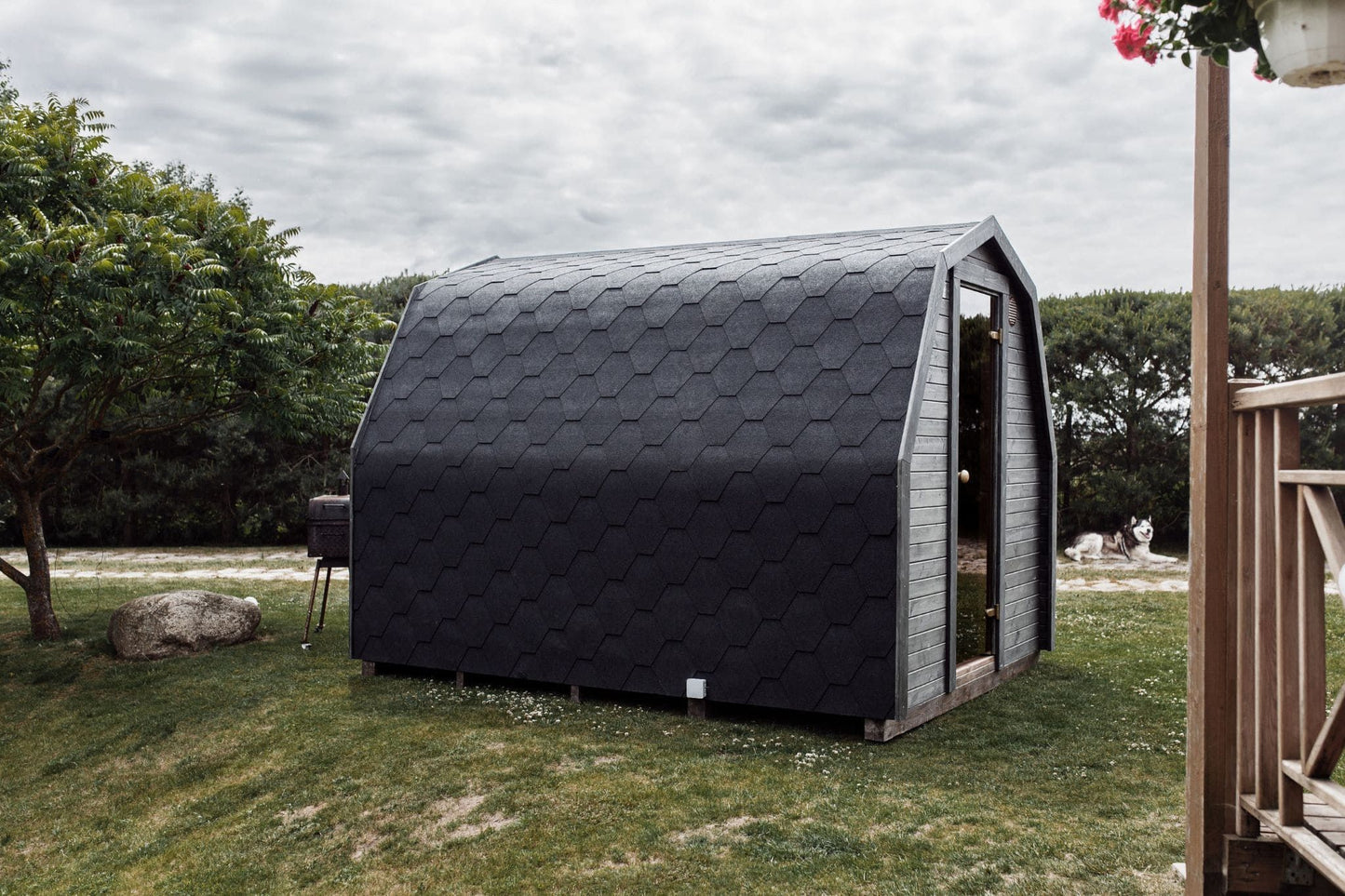 Komplett ausgestattete Premium-IGLU-Gartensauna 3,5 m mit Vorraum – aus Fichtenholz, mit Holzofen – sofort einsatzbereit