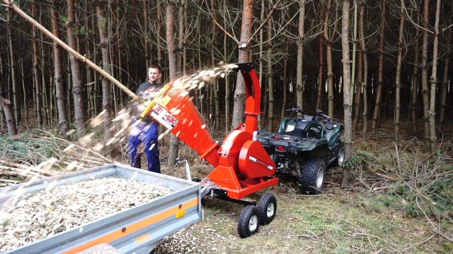 REMET RTS-630 Benzin-Holzhäcksler, 15 PS, Schneidscheibe 620 mm, Äste bis 100 mm, 360° drehbarer Auswurf, Keilriemenantrieb, Anhängerkupplung, ideal für Brennstoff und Mulch.